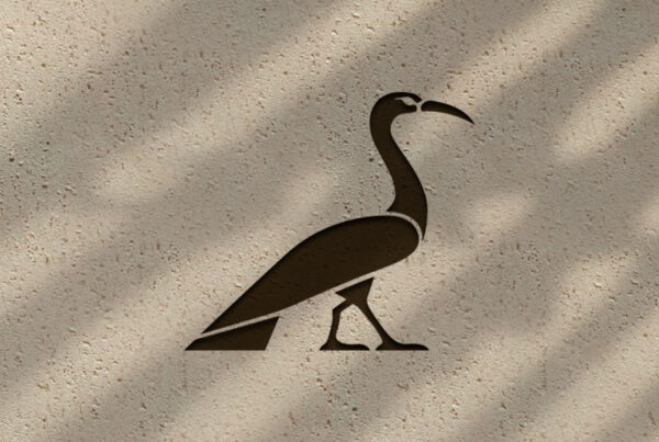 Totem de señalética para Hotel Sarena de Muro Resor Mallorca, diseñado efecto piedra